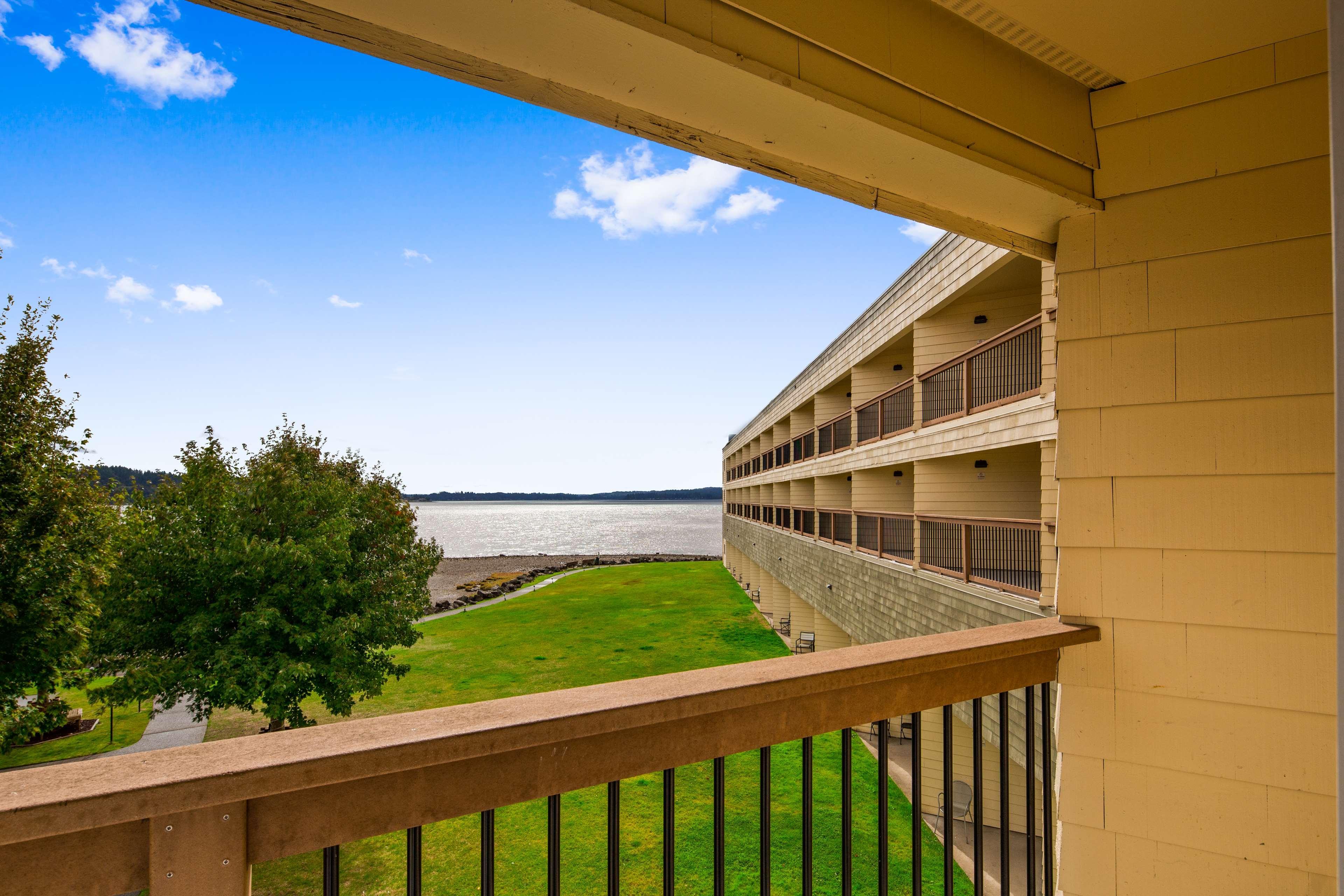 Best Western Plus Silverdale Beach Hotel Exterior photo